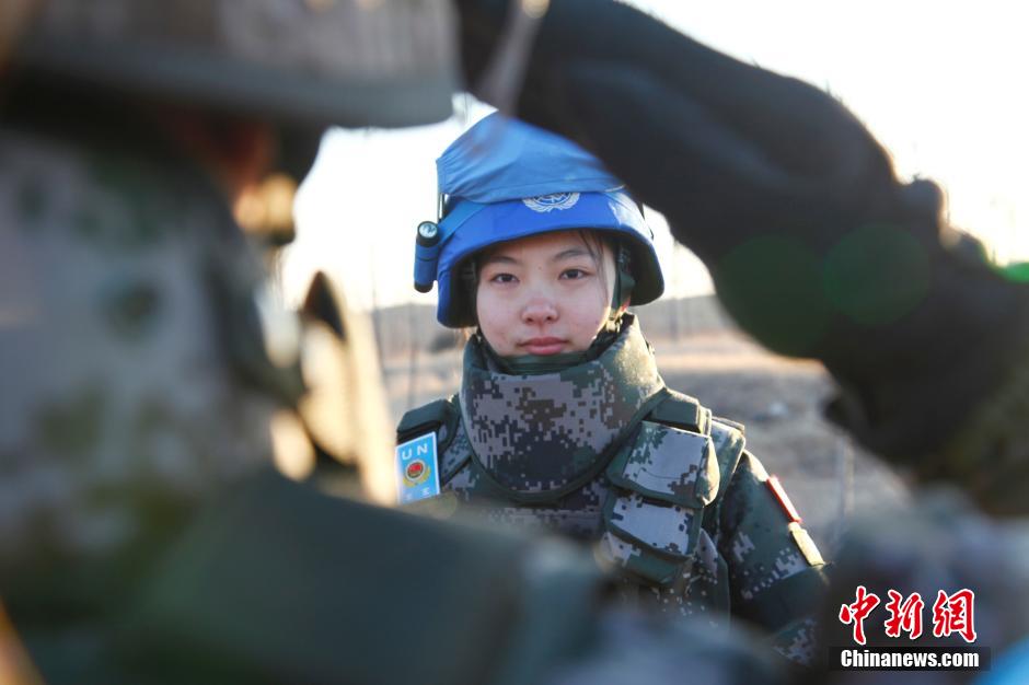 中国维和女兵武装到牙齿