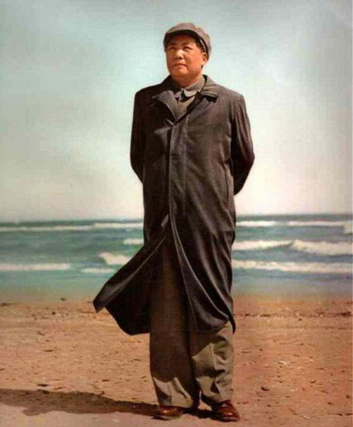 他永远高高屹立于人类历史的最高之巅