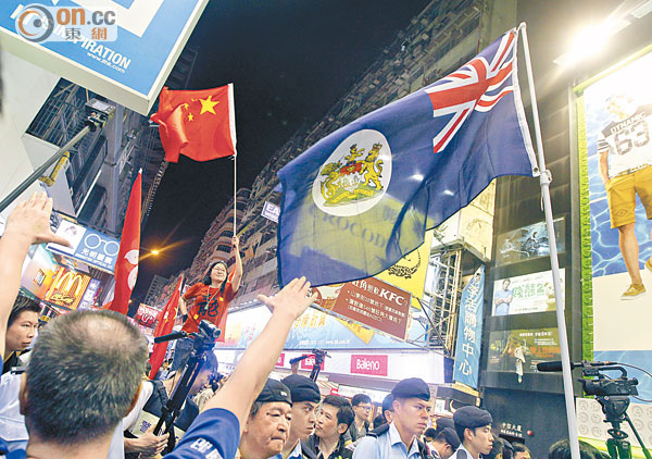 港独上街唱歌反内地客与爱港人士冲突