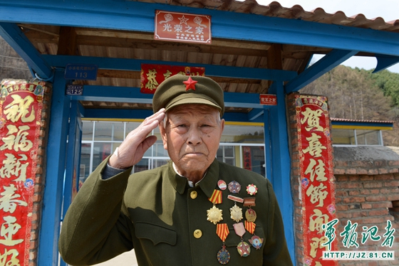 抗战老兵周军：“再留几个枪眼也值得”