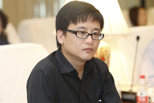 美舰驶入南海岛礁12海里令谁难堪？