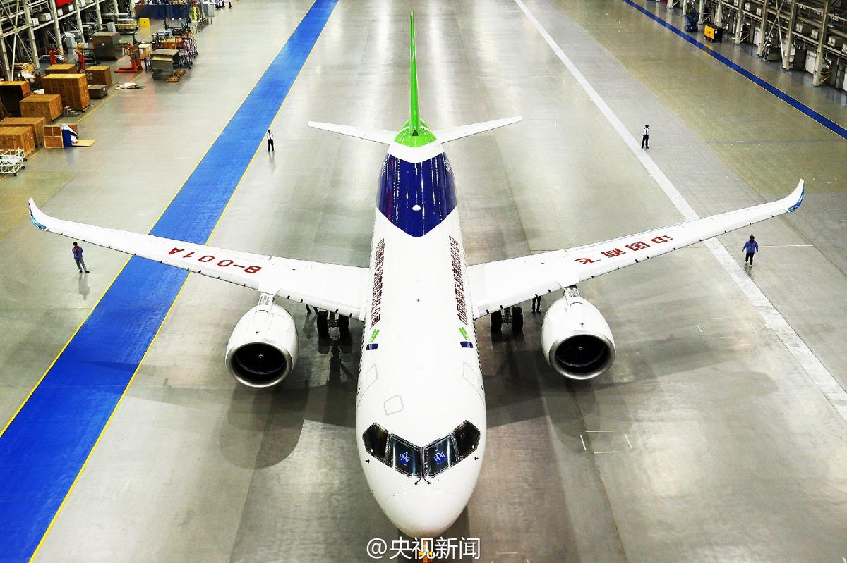 国产大型客机C919首架机总装下线 订单数已517架
