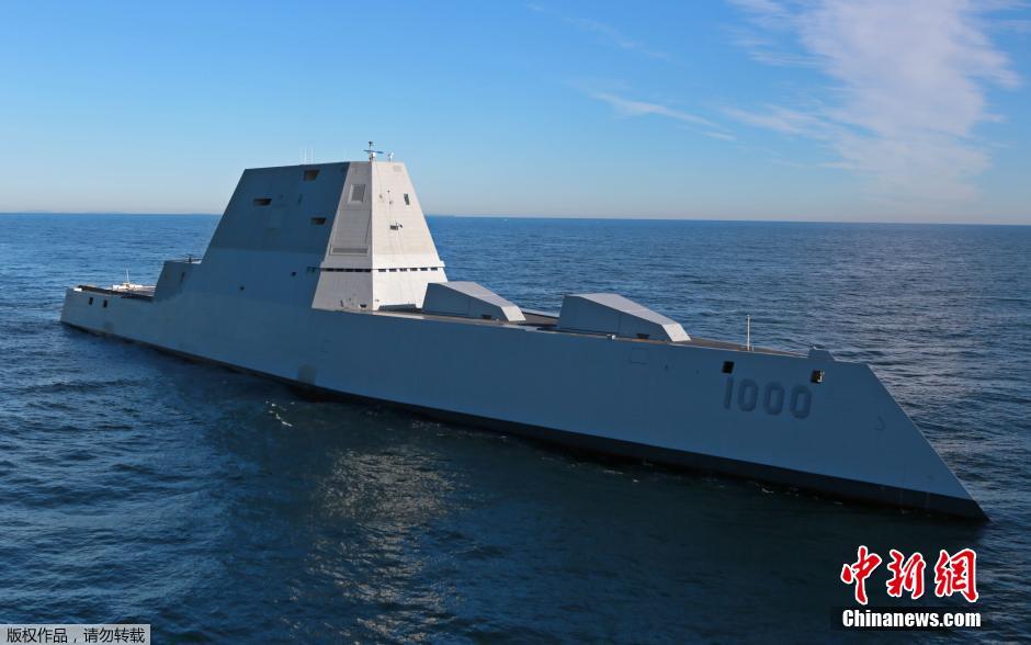 美国新型特级驱逐舰首航 外形似科幻战舰