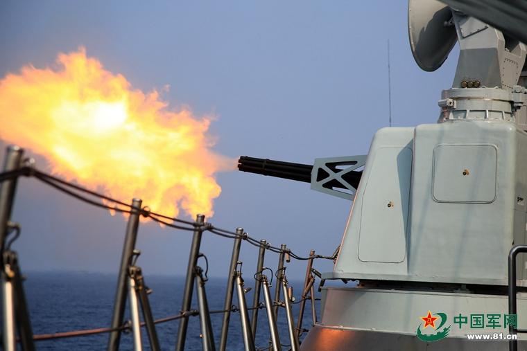 中国海军舰艇编队奔赴南海实弹演练