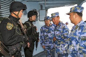 海军派特战队员为中国渔船护航