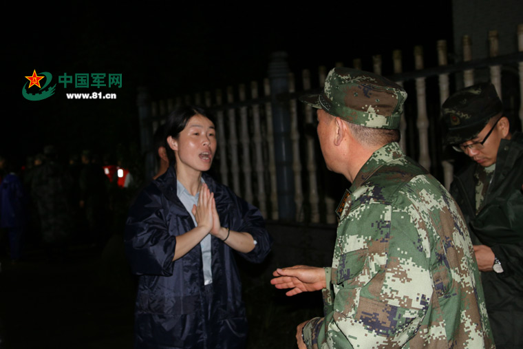 洪灾现场，有一种希望叫“人民子弟兵”
