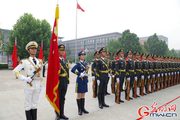 三军仪仗队女兵中队里究竟什么样？