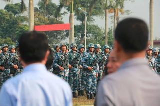 海军陆战队新兵毕业，父母见证荣耀时刻