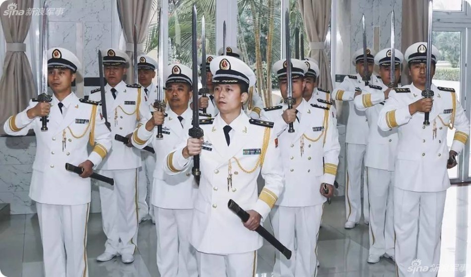 纪念3.14海战：中国海军舰长政委开始佩长剑了