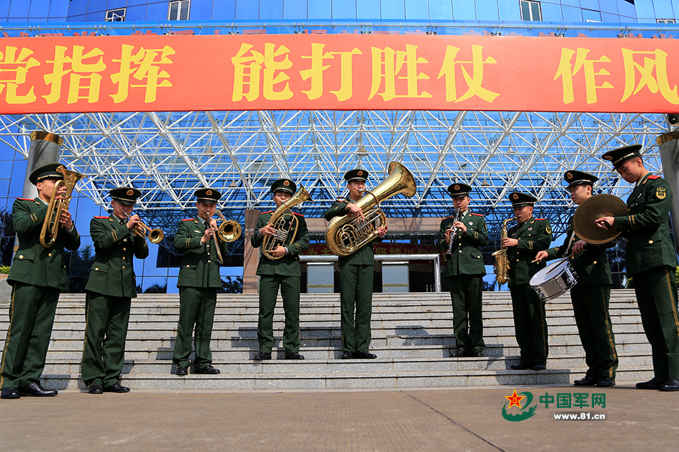 从门外汉到“常青树”这支军乐队咋做到的