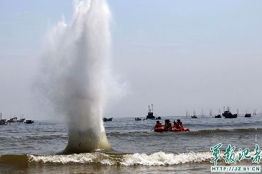 浙江武警总队：百名特战精英上演怒海争锋