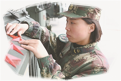 女司机也能是车神：把导弹发射车开得十分溜