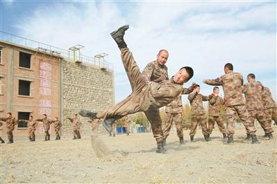走近陆军某特战旅利刃乐队：当摇滚遇上特种兵