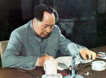 毛泽东：“党委要抓军事”