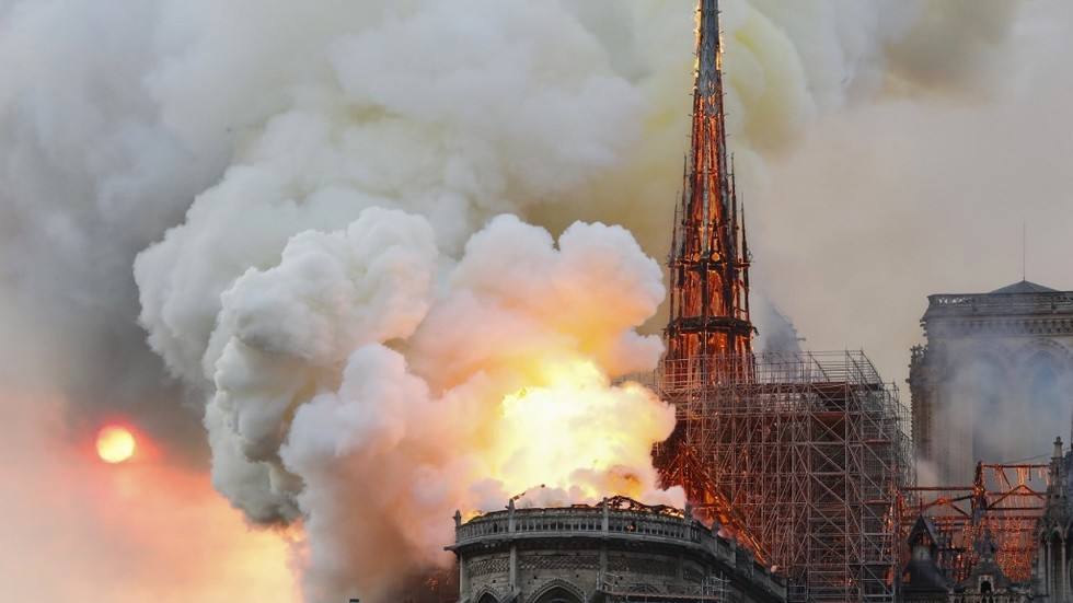 遥望巴黎圣母院大火   更当筑牢中国“防火墙”