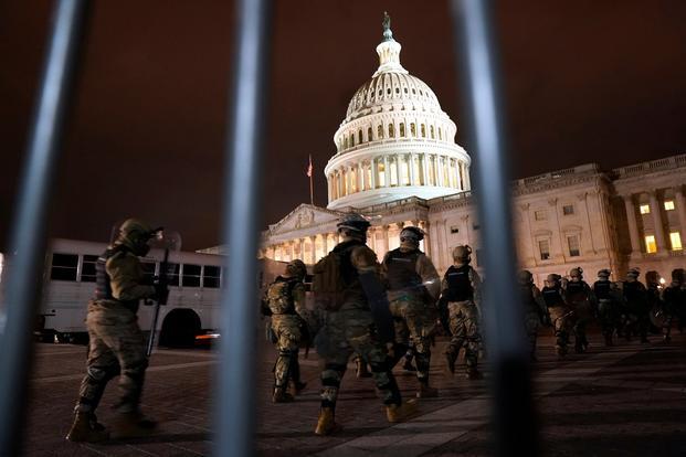 华盛顿特区国民警卫队已全员出动，更多增援部队正赶来暴乱现场