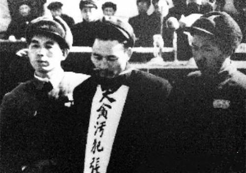 1949年他花了3亿多从香港买小轿车，枪毙！