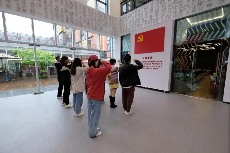 @青年，做新时代的“追光者”