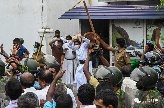 斯里兰卡全国大乱，谁能拯救这个悲惨的国家？