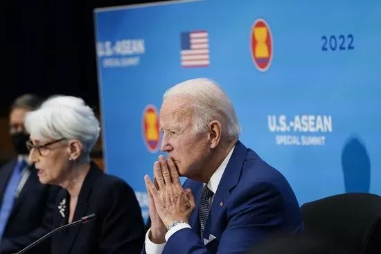 美国1.5亿打发东盟十国，没那个实力就别装X！