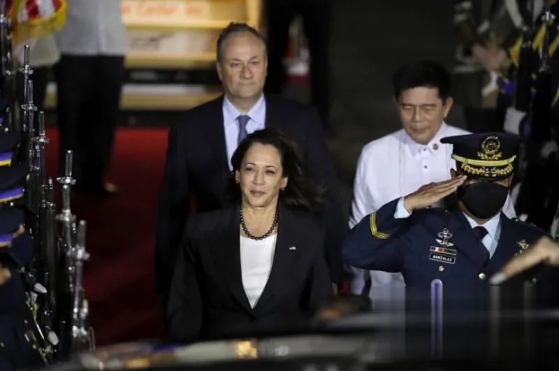 他为了接佩洛西的班，开始疯狂反华表演！