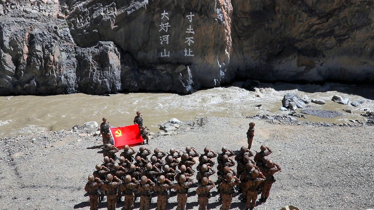 “踏着先烈血迹前进”，这几个字的分量到底有多重？