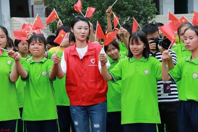 青年干部的“向下”与“向上”