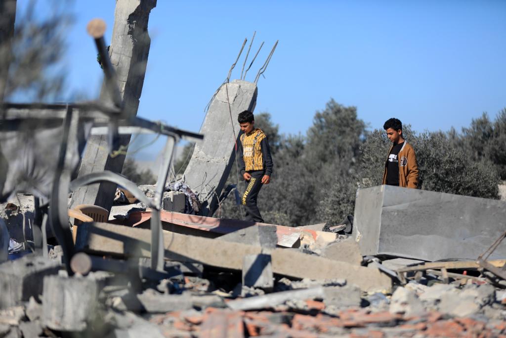 以军密集轰炸加沙南部 至少82人死亡