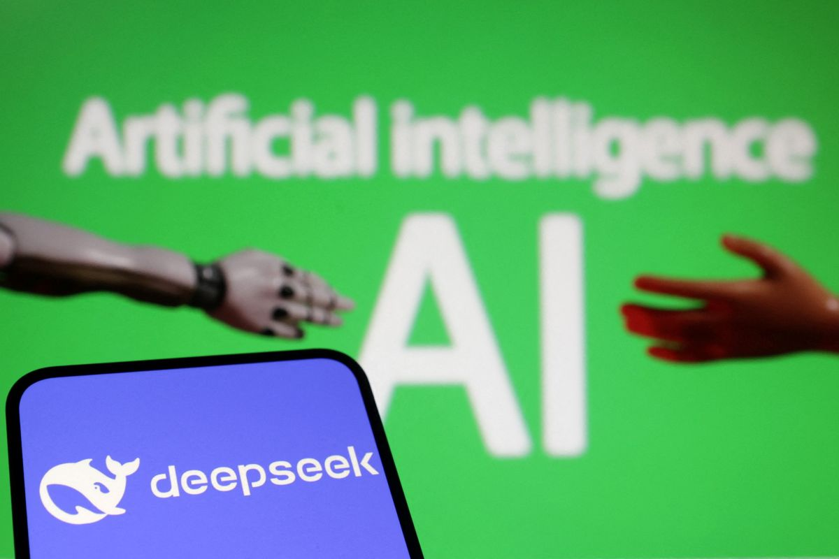 “不要打击DeepSeek，要向它学习”