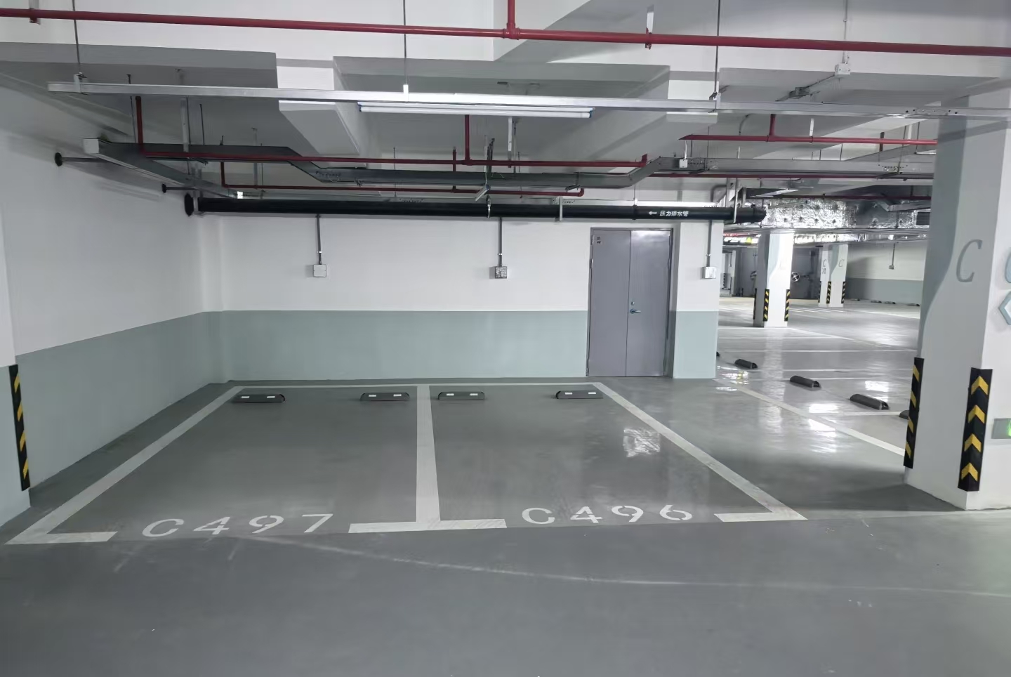 央媒：如果一个公职人员连车位都霸占，你还指望他为人民服务？老百姓凭什么相信他能公平办事？