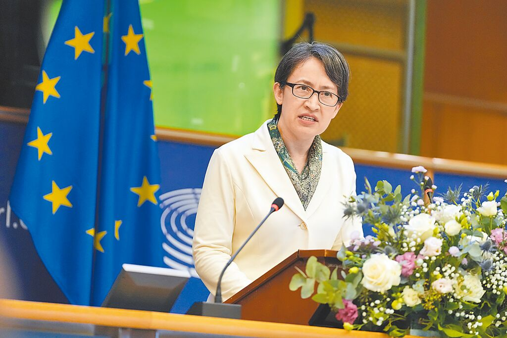 欧洲最近为何密集推出涉华负面动作？